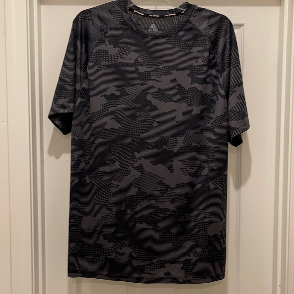 Like New Tec-One Black & Gray Camo Short Sleeve Shirt L